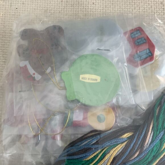 Bucilla Christmas Counted
Cross-Stitch Advent Calendar Kit Mr
& Mrs Claus 82564 - Picture 7 of 14